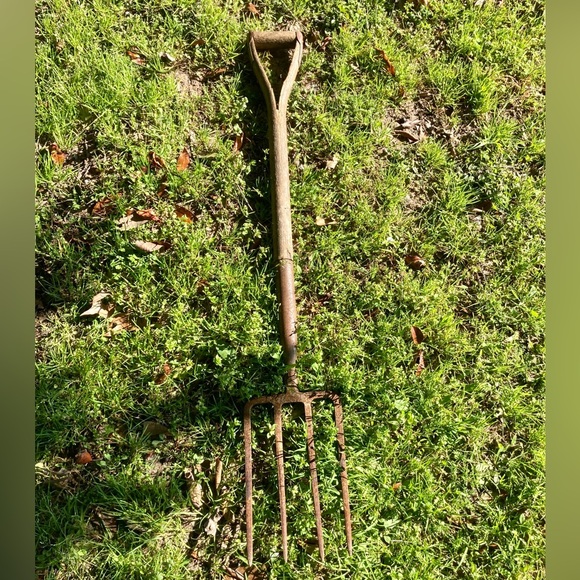 Vintage Pitchfork Wood and Metal 4 Tines 42.5” Long Farm Barn Decor Rustic - Picture 16 of 16